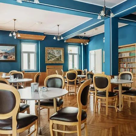 ホテル Auronzo - Outdoor Basecamp アウロンツォ・ディ・カドーレ