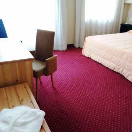 ホテル Auronzo - Outdoor Basecamp アウロンツォ・ディ・カドーレ