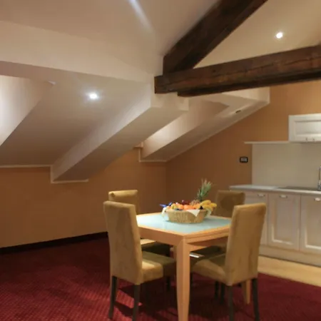 ホテル Auronzo - Outdoor Basecamp 4*