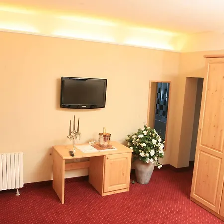 Auronzo - Outdoor Basecamp 酒店 4*