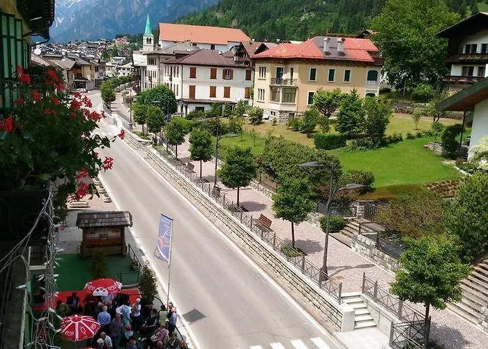 Auronzo - Outdoor Basecamp 4* 奥伦佐卡多利